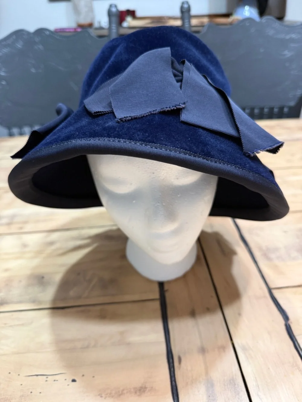 Vintage Nan Cie original Navy Velvet Bow Accent Cloche Hat - Picture 3 of 8